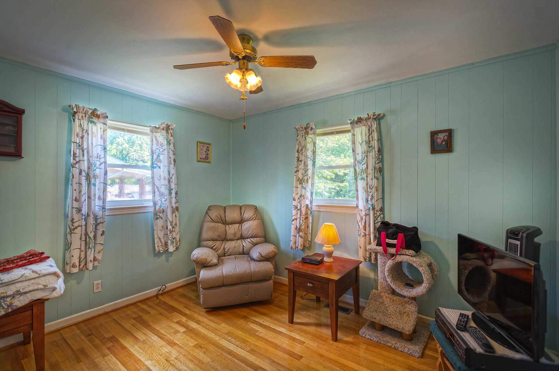 1942 Laura Road Northwest Roanoke, VA 24017 - Photo 11 of 24 Bedroom 1