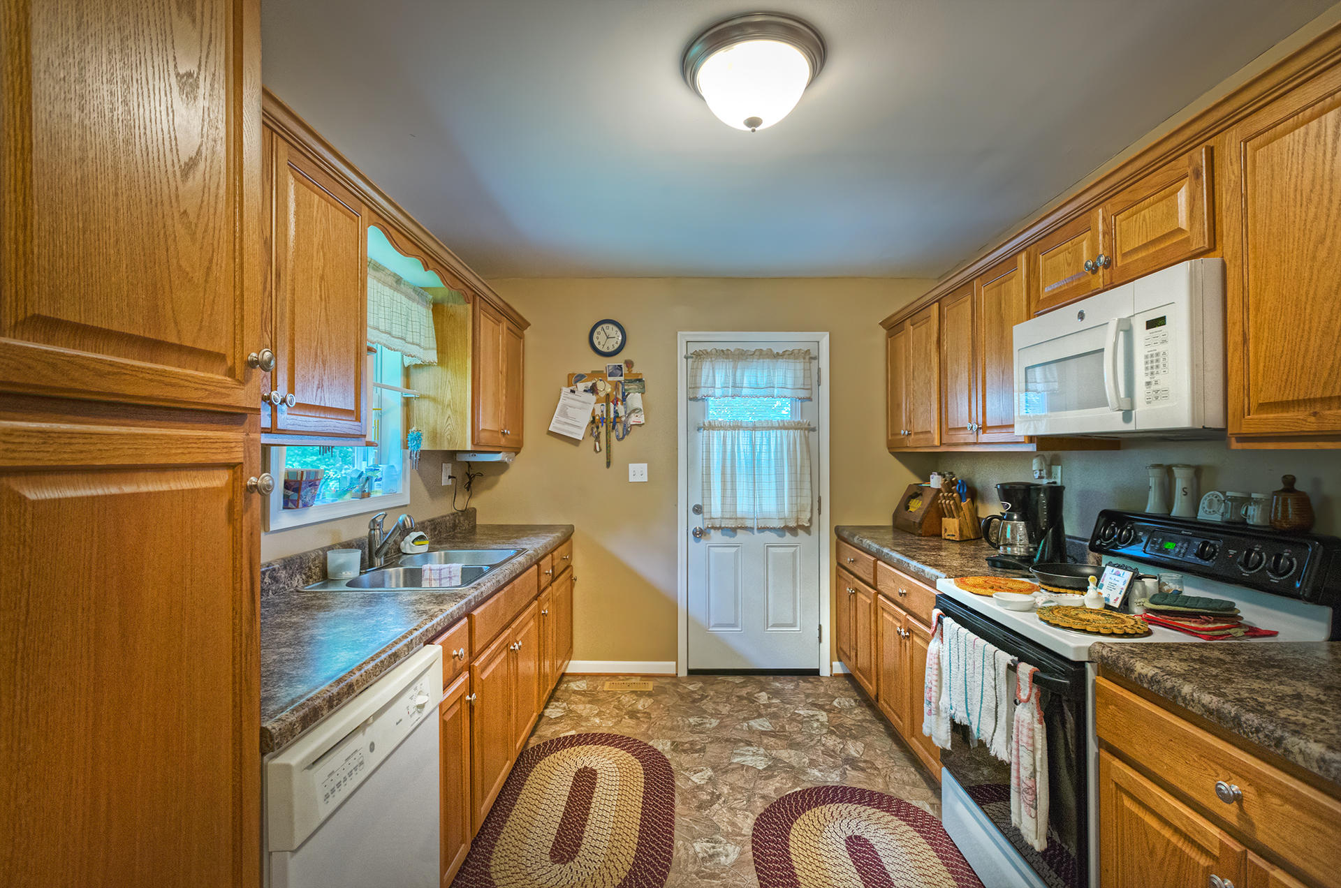 1942 Laura Road Northwest Roanoke, VA 24017 - Photo 6 of 24 Eat-in Kitchen