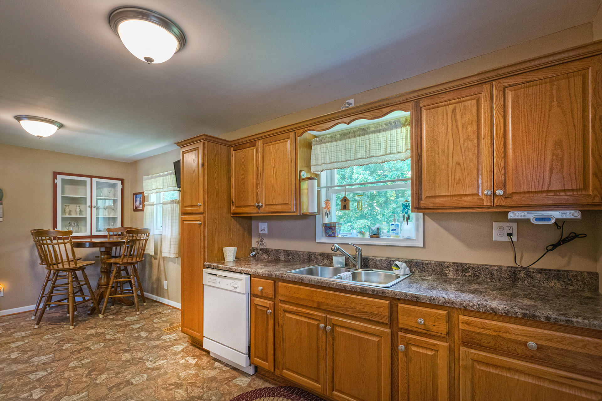 1942 Laura Road Northwest Roanoke, VA 24017 - Photo 7 of 24 Eat-in Kitchen