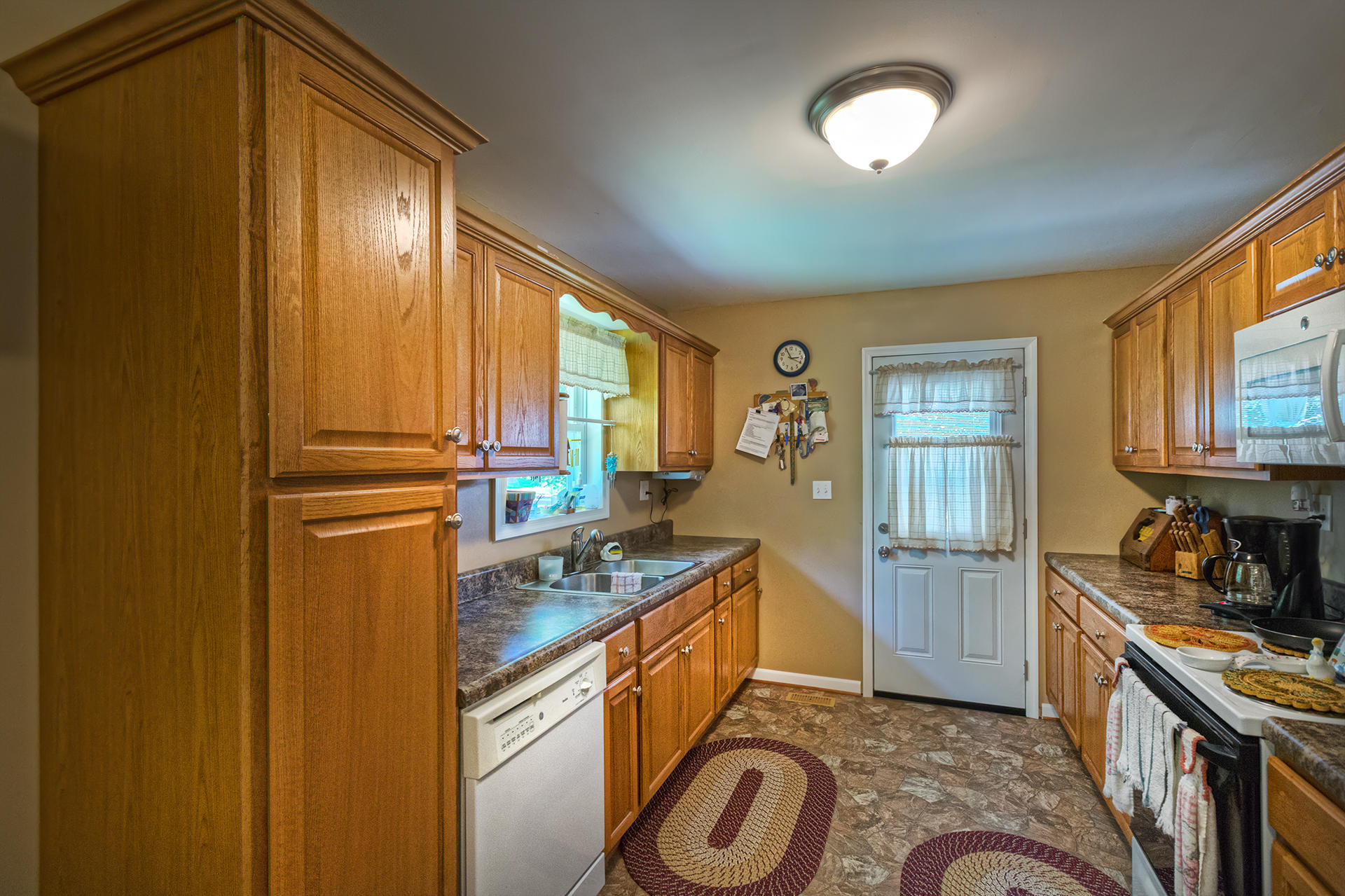1942 Laura Road Northwest Roanoke, VA 24017 - Photo 9 of 24 Eat-in Kitchen