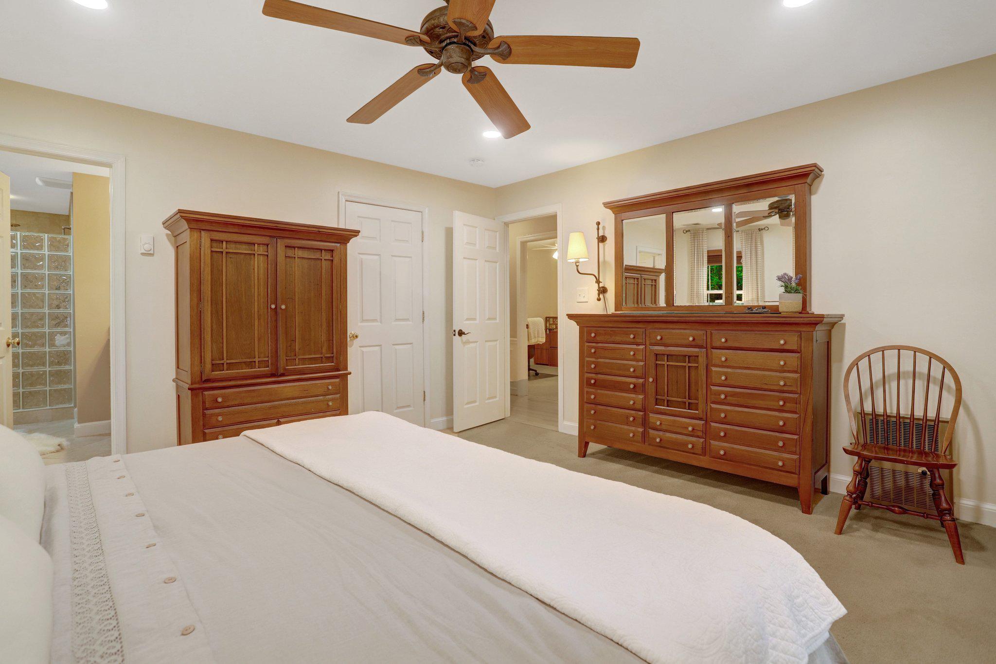 7506 Oriole Avenue Springfield, VA 22150 - Photo 20 of 67 a bedroom with a bed and a dresser