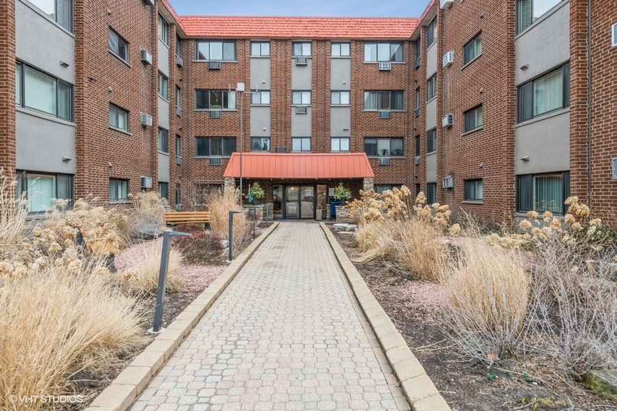 2021 South Wolf Road, Unit 2210 Hillside, IL 60162 - Photo 1 of 15