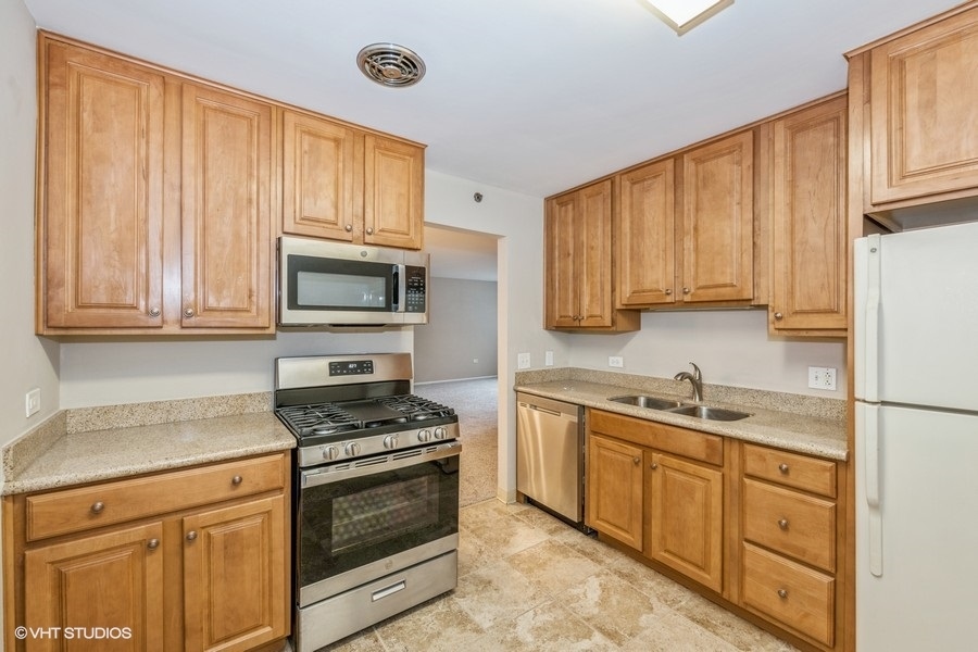 2021 South Wolf Road, Unit 2210 Hillside, IL 60162 - Photo 3 of 15