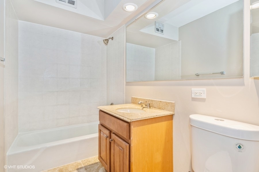 2021 South Wolf Road, Unit 2210 Hillside, IL 60162 - Photo 5 of 15