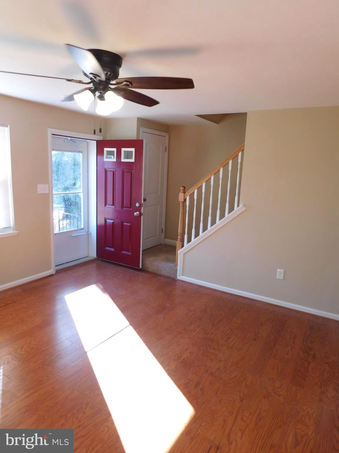 620 Charraway Road Baltimore, MD 21229 - Photo 3 of 32 Main Entrance/Living Room