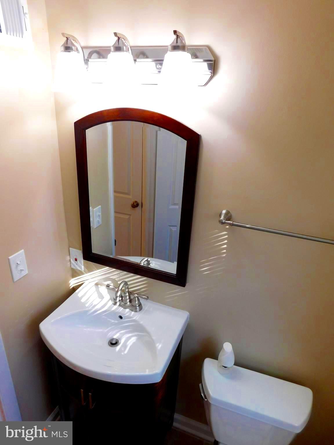 620 Charraway Road Baltimore, MD 21229 - Photo 25 of 32 Modern Fixtures
