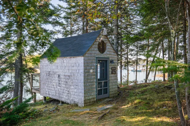 $2,495,000 | 17 Bayberry Lane, Tremont, ME 04612