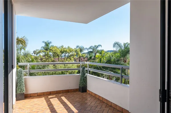$6,500 | 345 Pioneer Drive, Unit 502, Glendale, CA 91203
