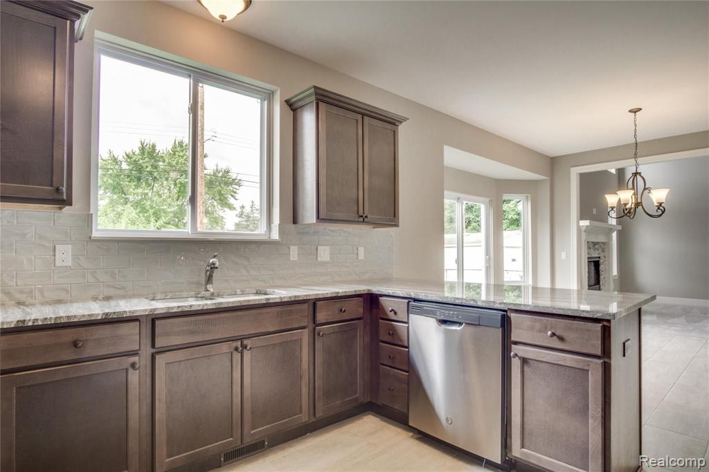2914 Walsh Drive Rochester Hills, MI 48309 - Photo 15 of 36