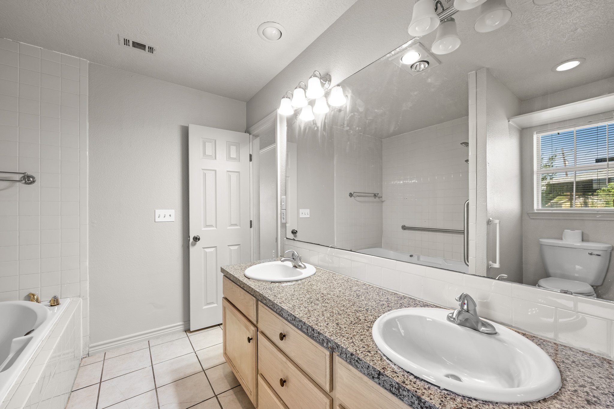 1539 Hillebrandt Road Beaumont, TX 77705 - Photo 28 of 50 Master Bathroom Ensuite