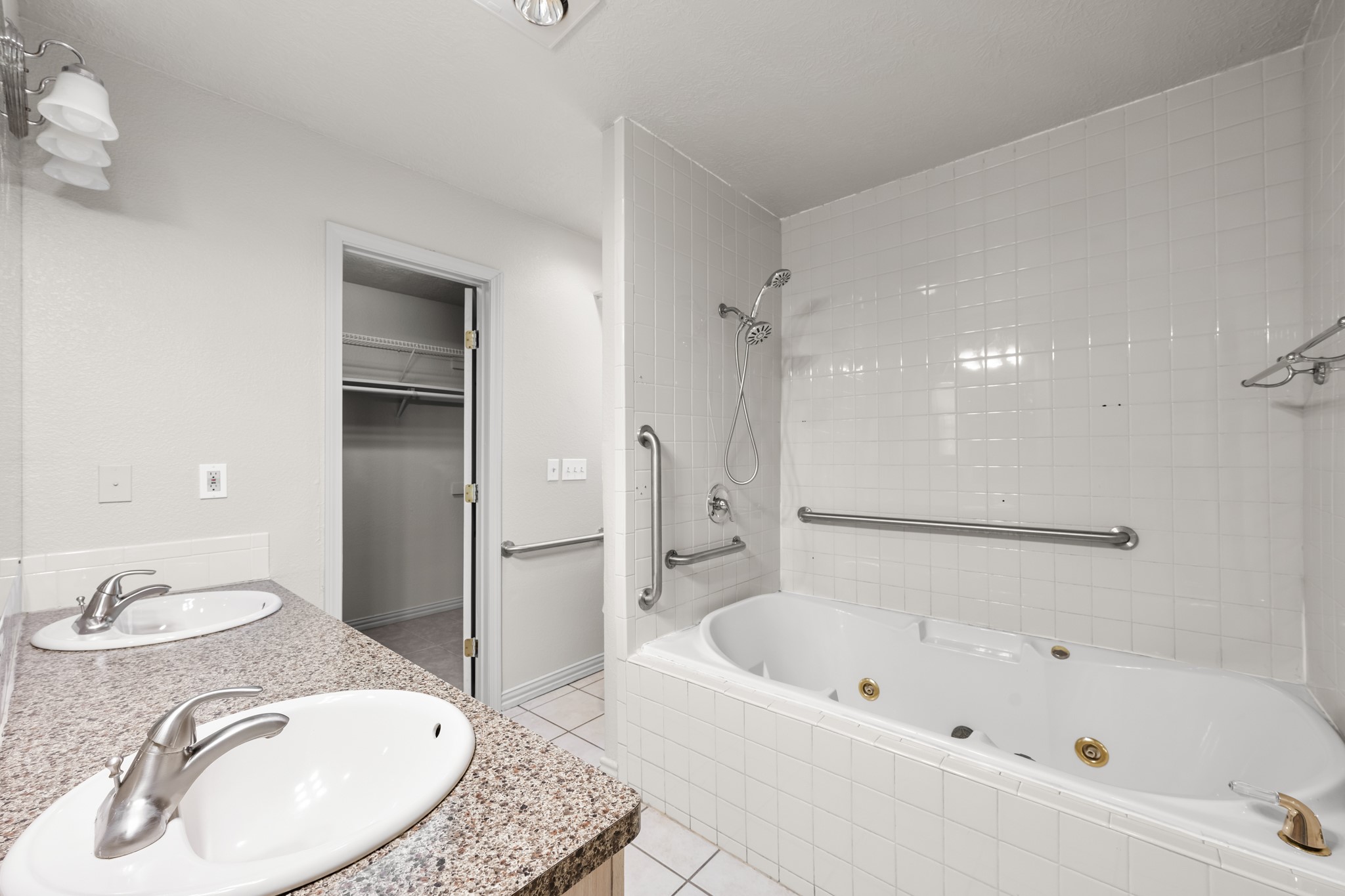 1539 Hillebrandt Road Beaumont, TX 77705 - Photo 29 of 50 Master Bathroom Ensuite