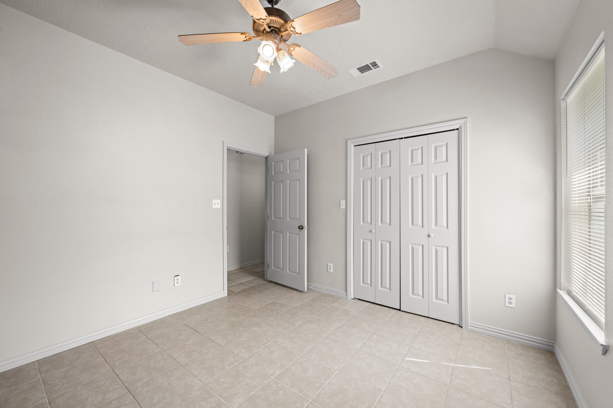 1539 Hillebrandt Road Beaumont, TX 77705 - Photo 31 of 50 Bedroom 2