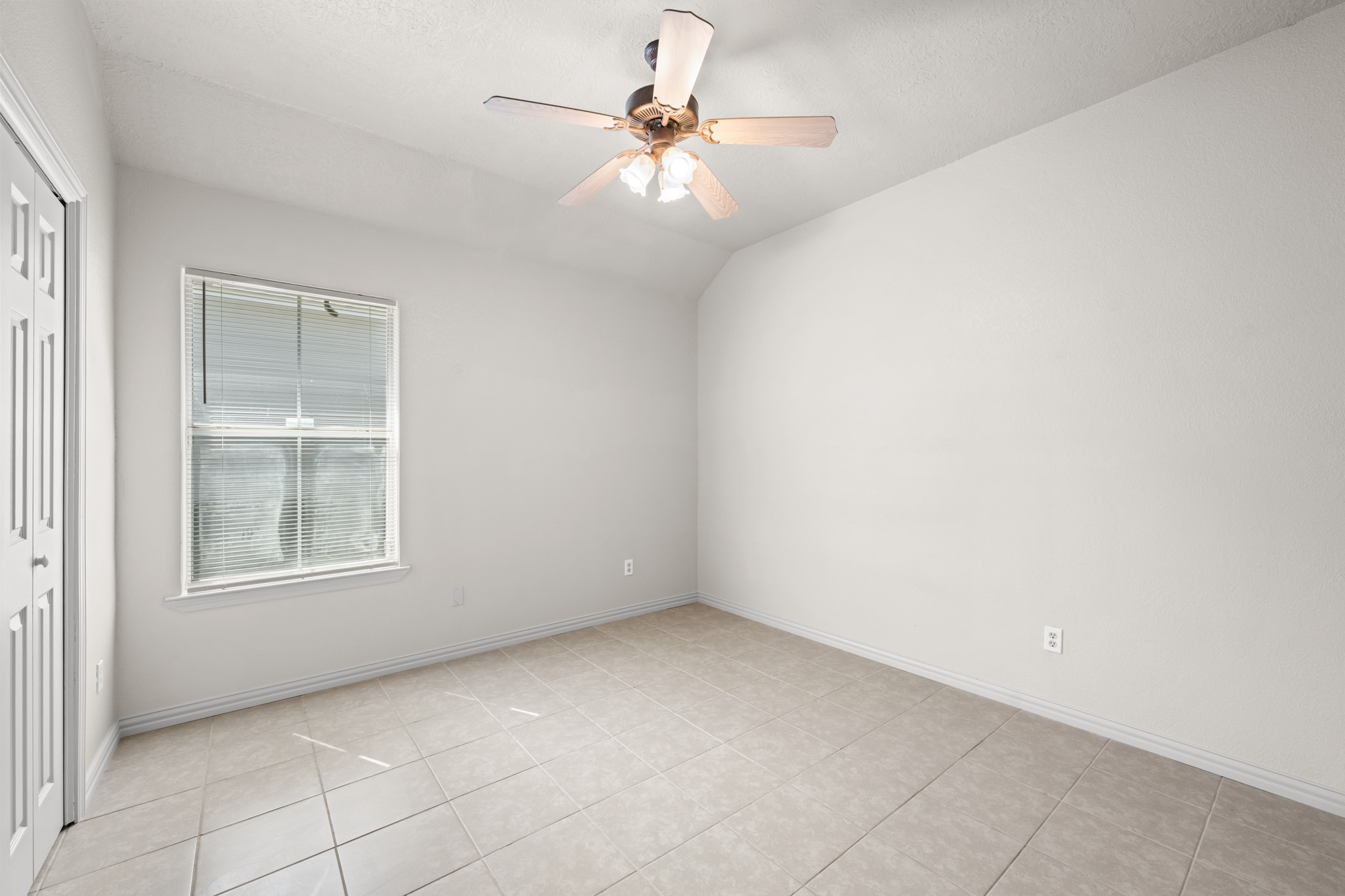1539 Hillebrandt Road Beaumont, TX 77705 - Photo 32 of 50 Bedroom 2