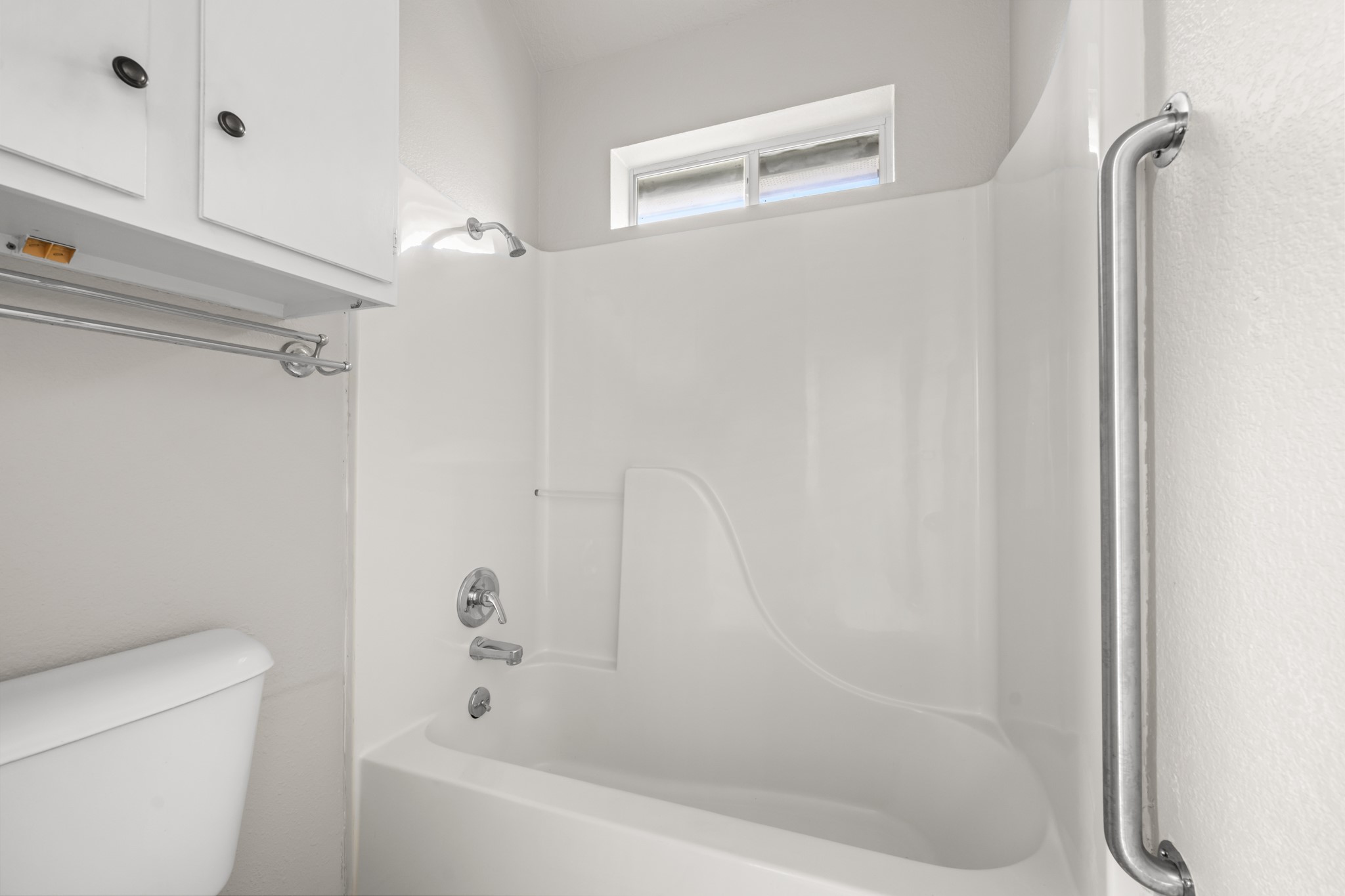 1539 Hillebrandt Road Beaumont, TX 77705 - Photo 36 of 50 Guest Bathroom