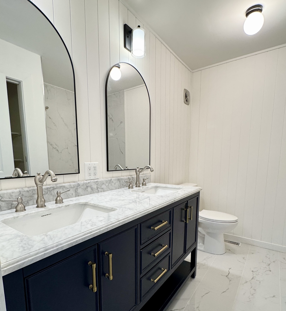 633 Dulles Road, Unit A Des Plaines, IL 60016 - Photo 13 of 26 a bathroom with a granite countertop double vanity sink and a mirror