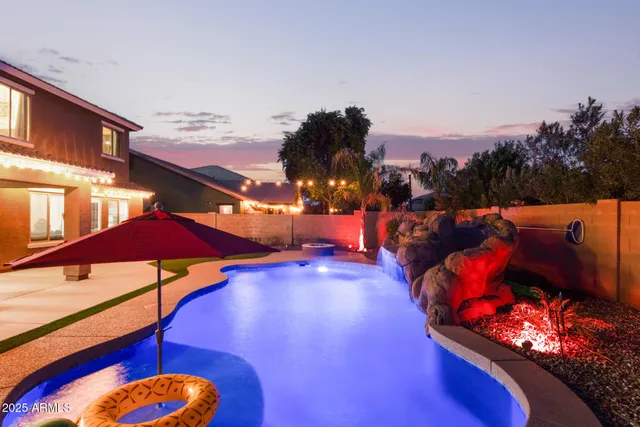 a view of a house with back yard