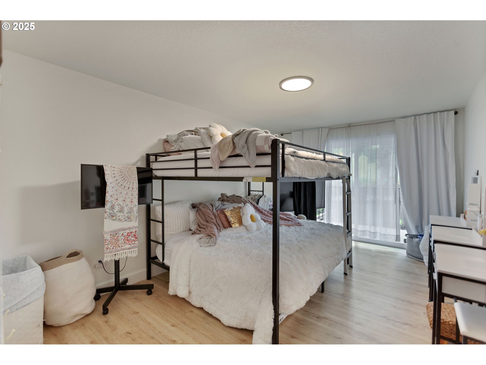 200 Southwest Burnham Road, Unit 200 Lake Oswego, OR 97034 - Photo 24 of 46