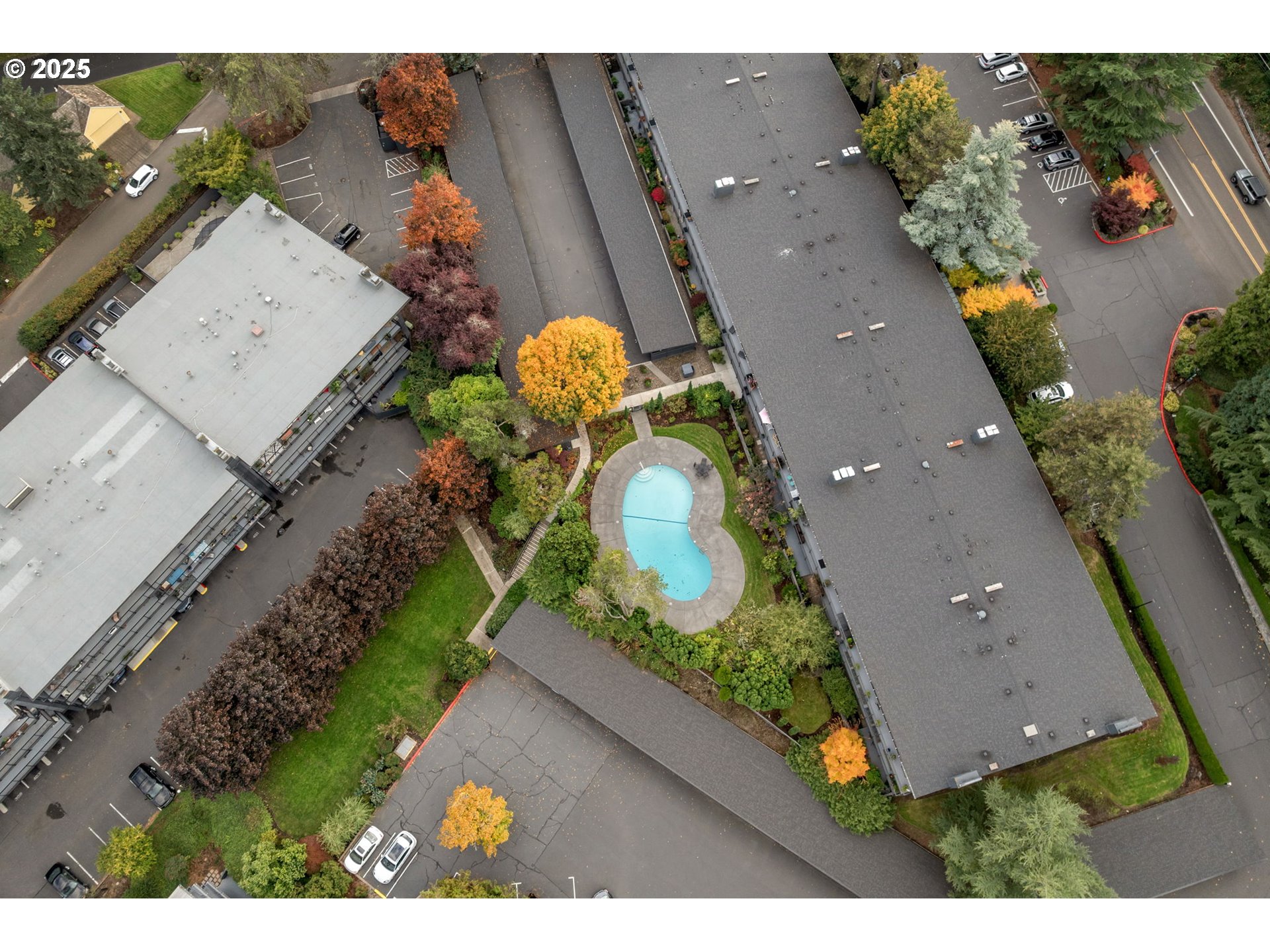 200 Southwest Burnham Road, Unit 200 Lake Oswego, OR 97034 - Photo 35 of 46