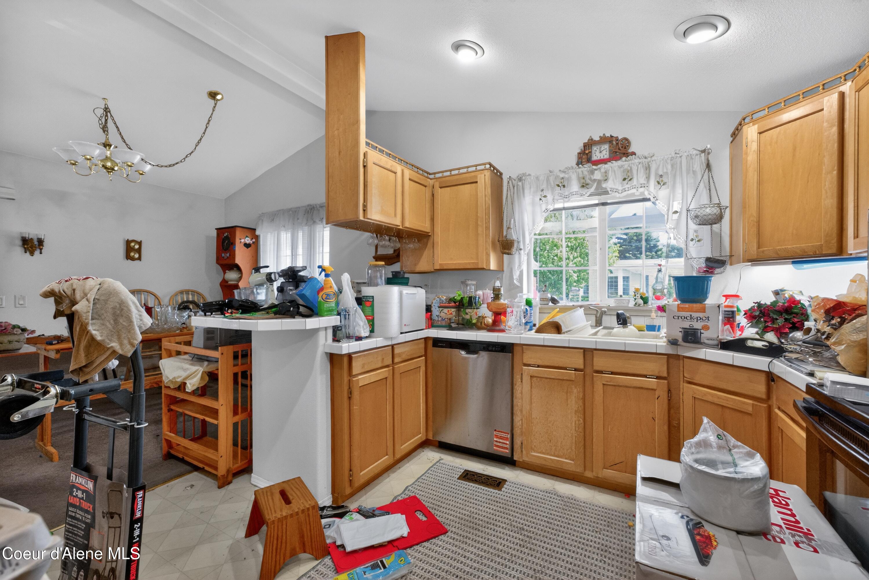 1816 Bounty Loop Hayden, ID 83835 - Photo 14 of 28 20_1816_W_Bounty_Loop-Kitchen-5322