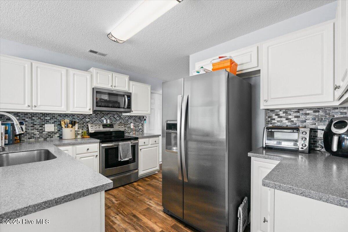 7108 Springer Road Wilmington, NC 28411 - Photo 8 of 23 Kitchen