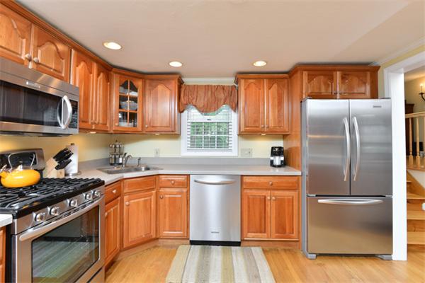21 Sumner Road Weymouth, MA 02189 - Photo 7 of 26 Gallery Image 7