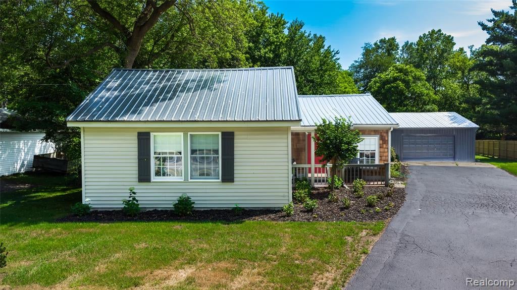 308 North Seymour Road Flushing, MI 48433 - Photo 25 of 30 Gallery Image 25