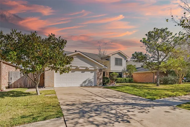 $2,300 | 3206 Sturbridge Lane, Sugar Land, TX 77479