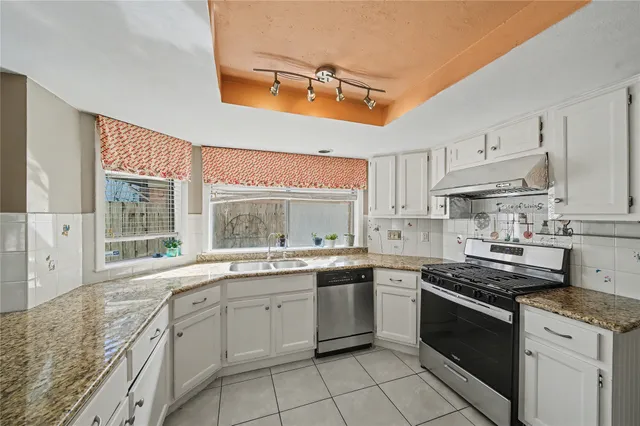 $2,300 | 3206 Sturbridge Lane, Sugar Land, TX 77479