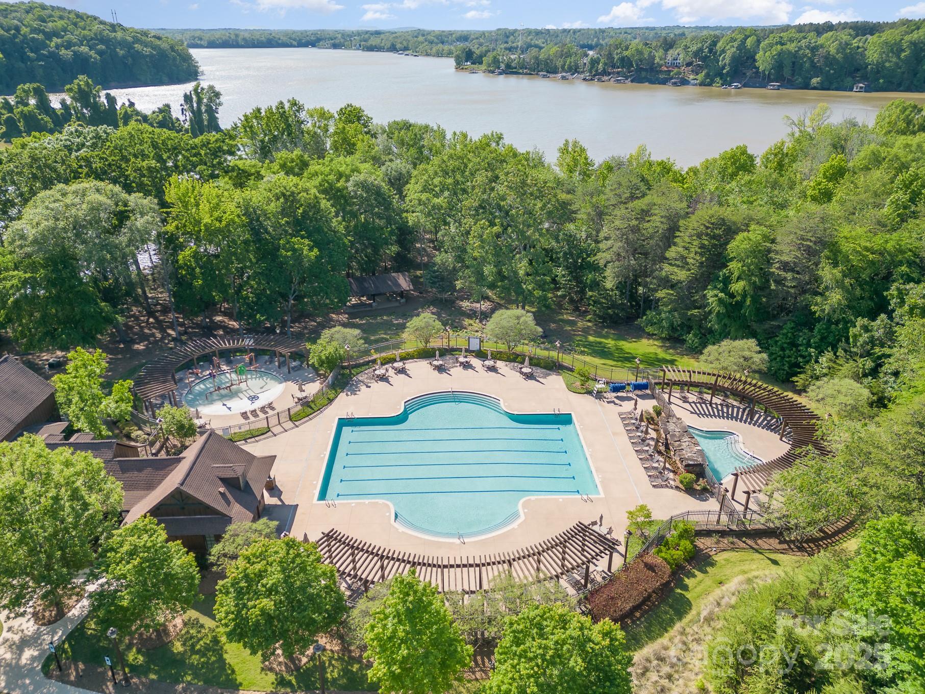 14229 Roe Buck Meadow Lane Charlotte, NC 28278 - Photo 5 of 27