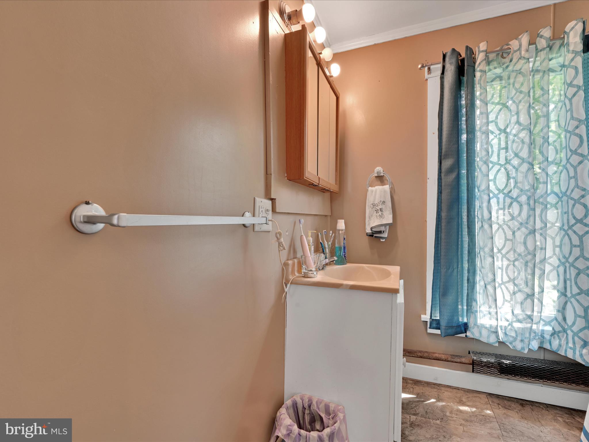 2002 Fair Road Schuylkill Haven, PA 17972 - Photo 35 of 43 Apartment 2 Bathroom