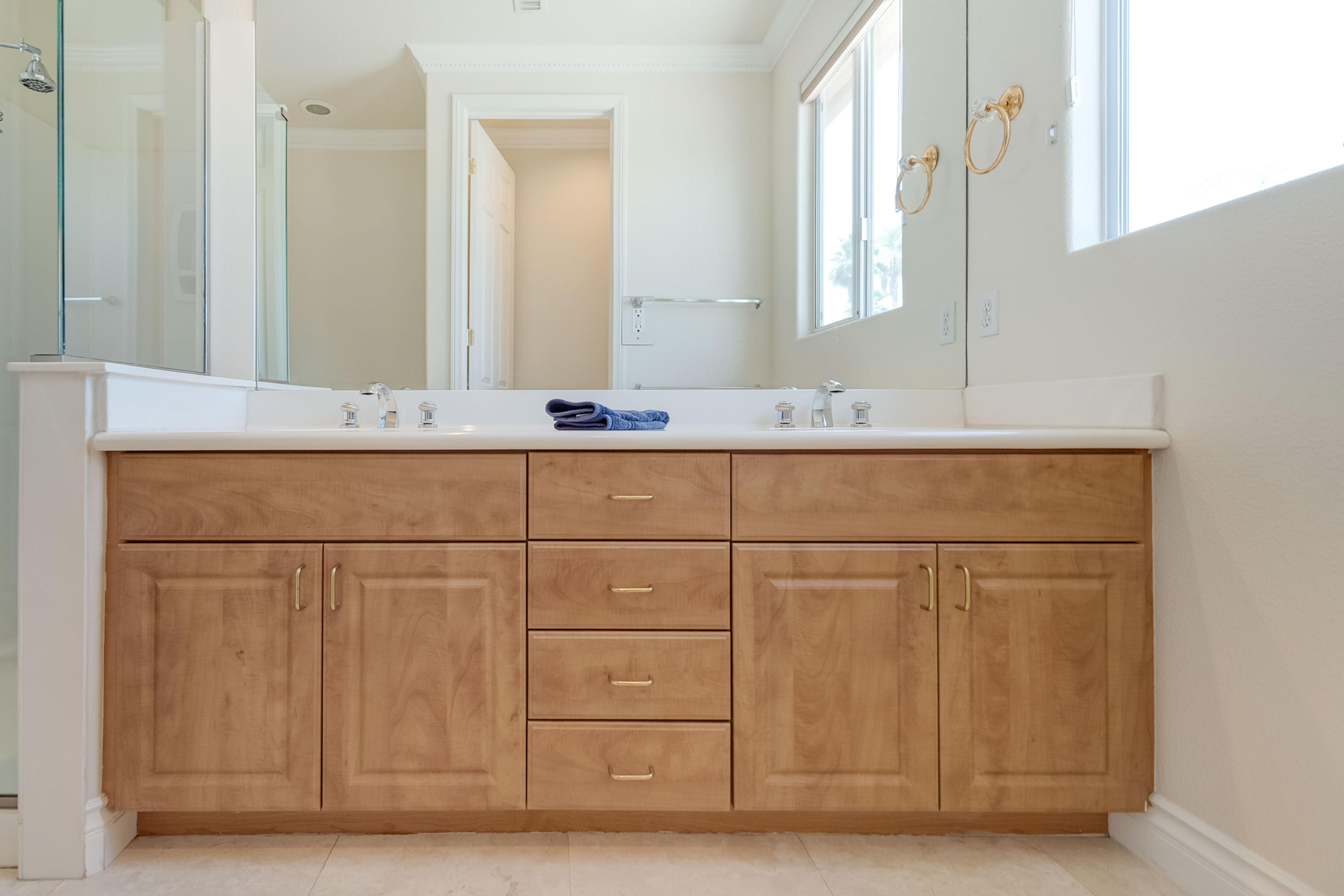 36 Killian Way Rancho Mirage, CA 92270 - Photo 29 of 44 Upstairs Bath w/Dual Vanities