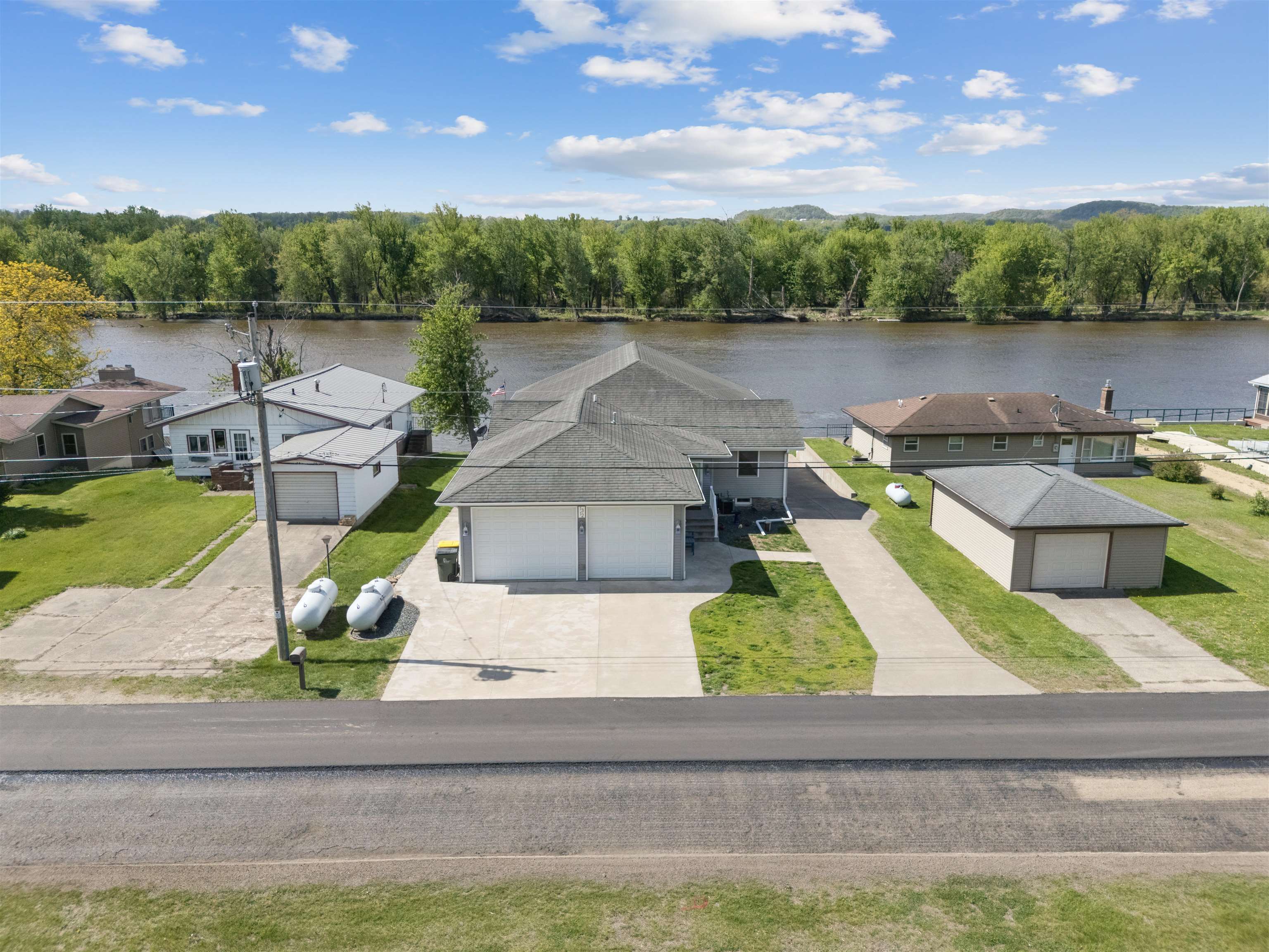 1312 Jack Oak Road Cassville, WI 53806 - Photo 6 of 49