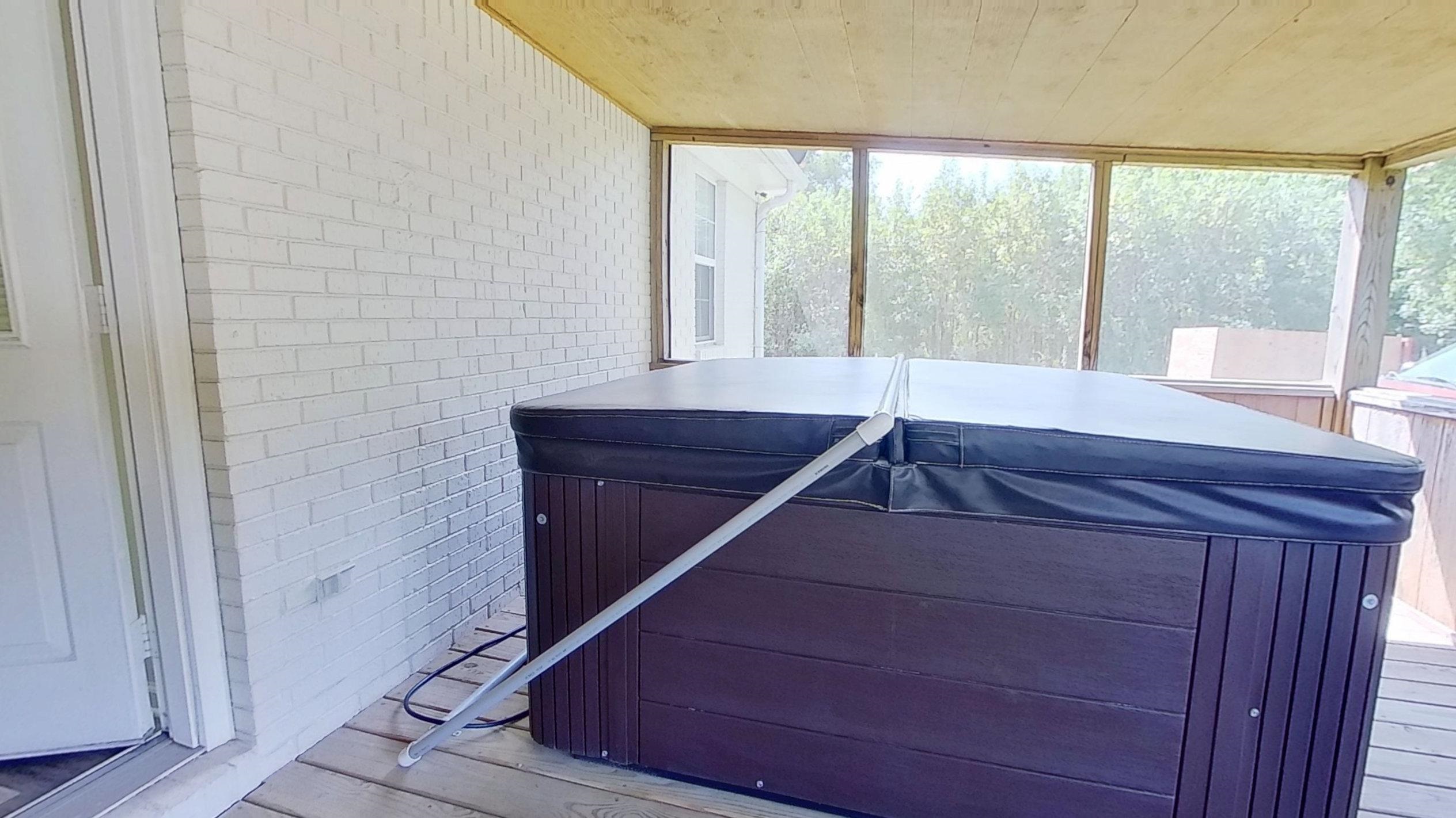 30 Rodeo Way Savannah, TN 38372 - Photo 19 of 29 Sunroom / solarium with a jacuzzi