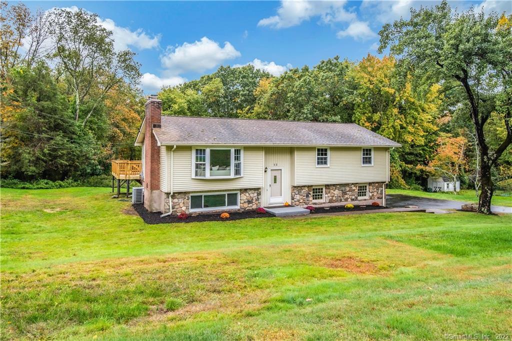 Large lot abutting private town property