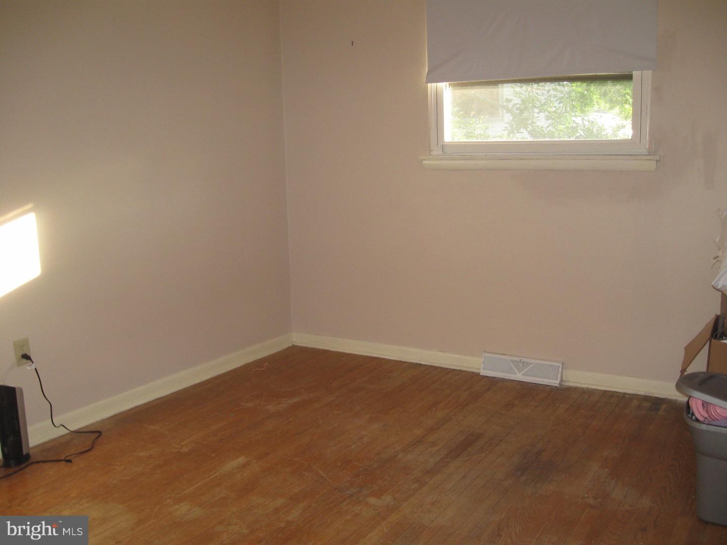 1264 Victoria Road Warminster, PA 18974 - Photo 11 of 20 Bedroom 2