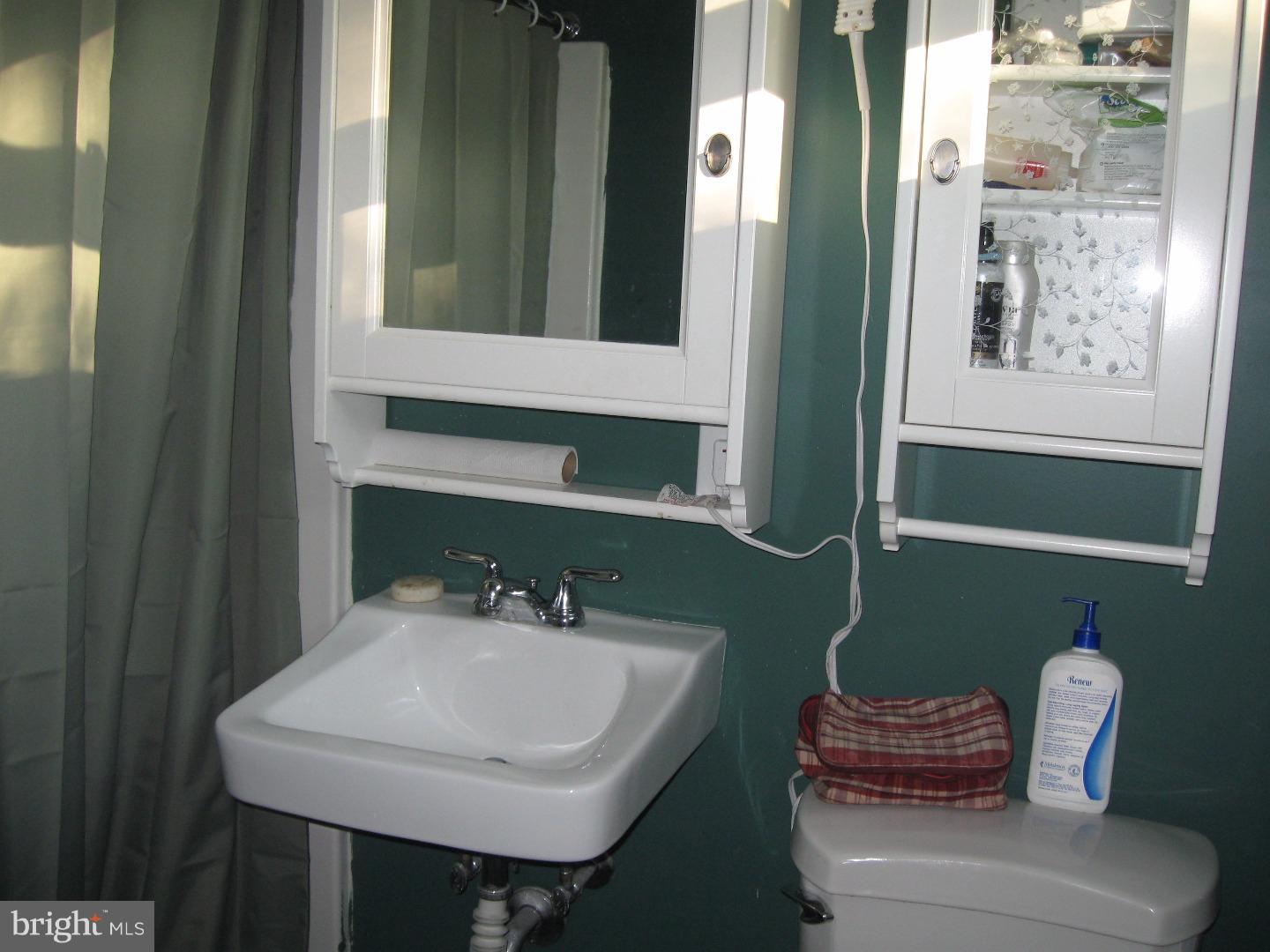 1264 Victoria Road Warminster, PA 18974 - Photo 16 of 20 Master Bathroom