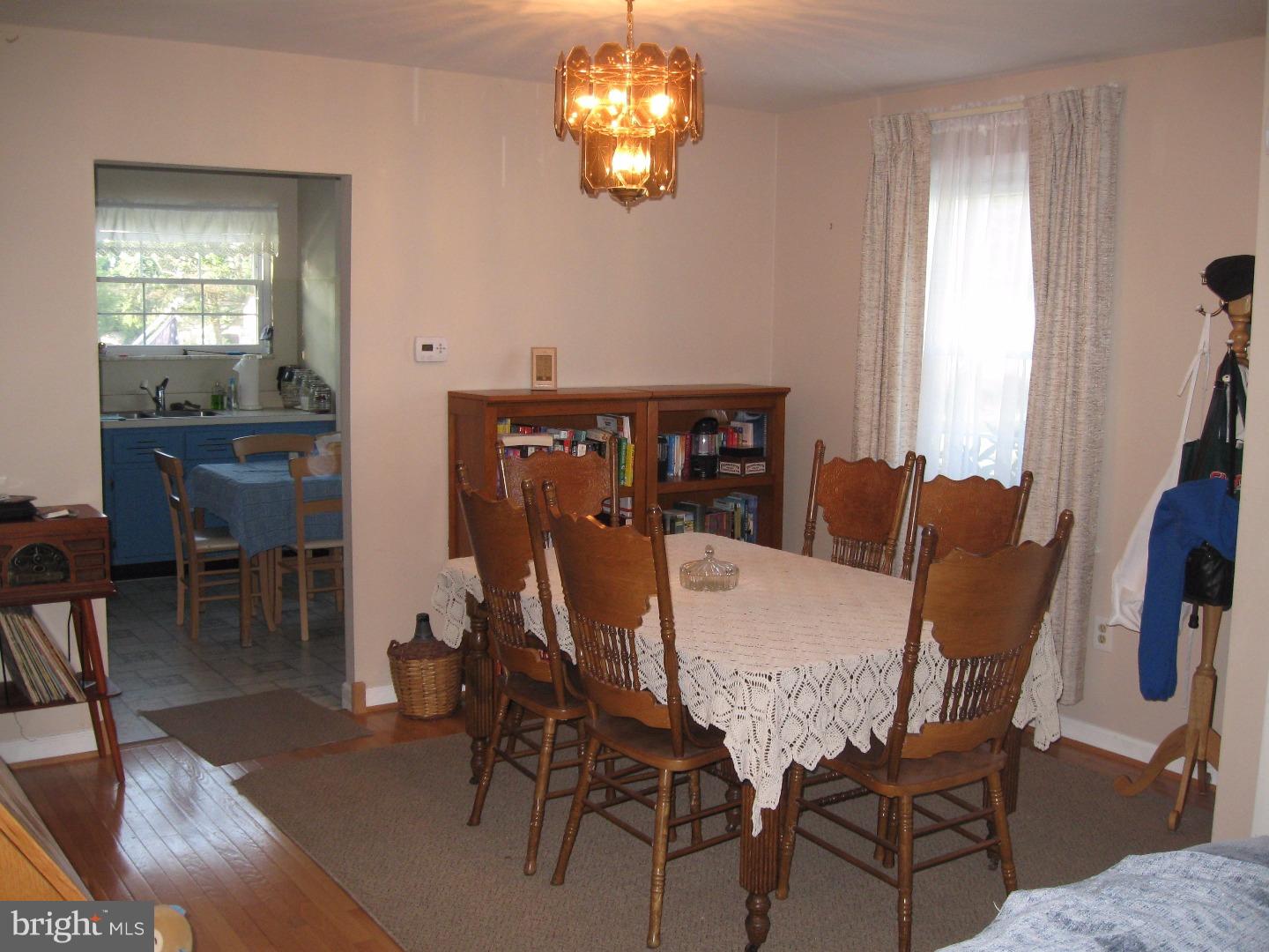 1264 Victoria Road Warminster, PA 18974 - Photo 6 of 20 Dining Room