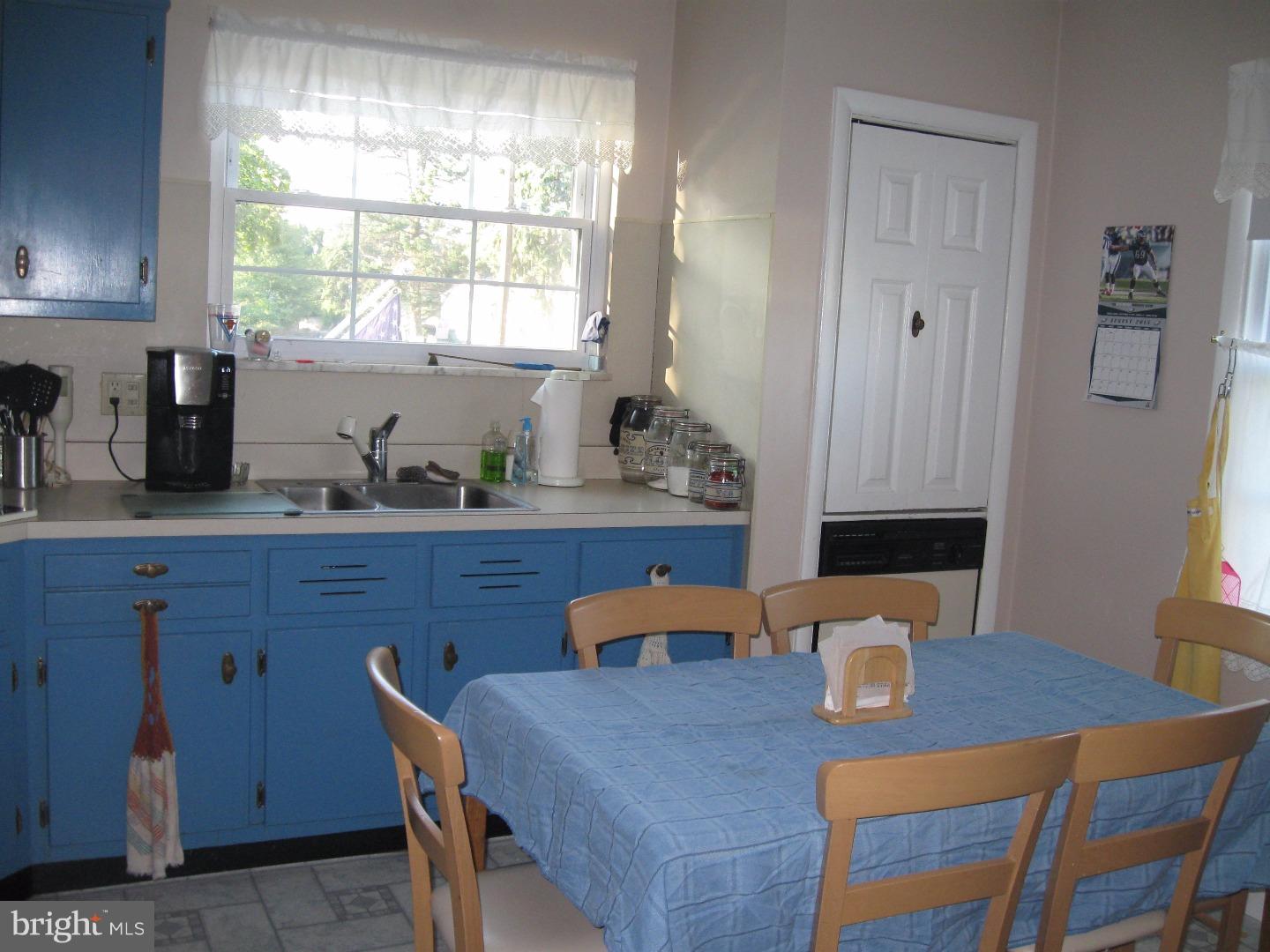1264 Victoria Road Warminster, PA 18974 - Photo 7 of 20 Kitchen