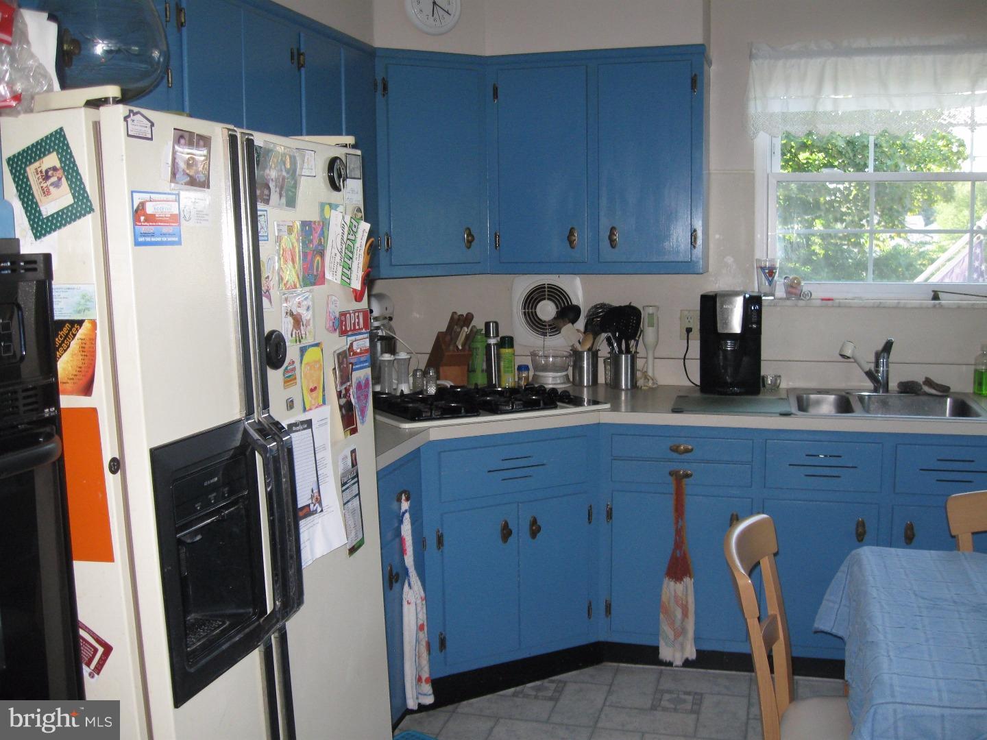 1264 Victoria Road Warminster, PA 18974 - Photo 8 of 20 Kitchen