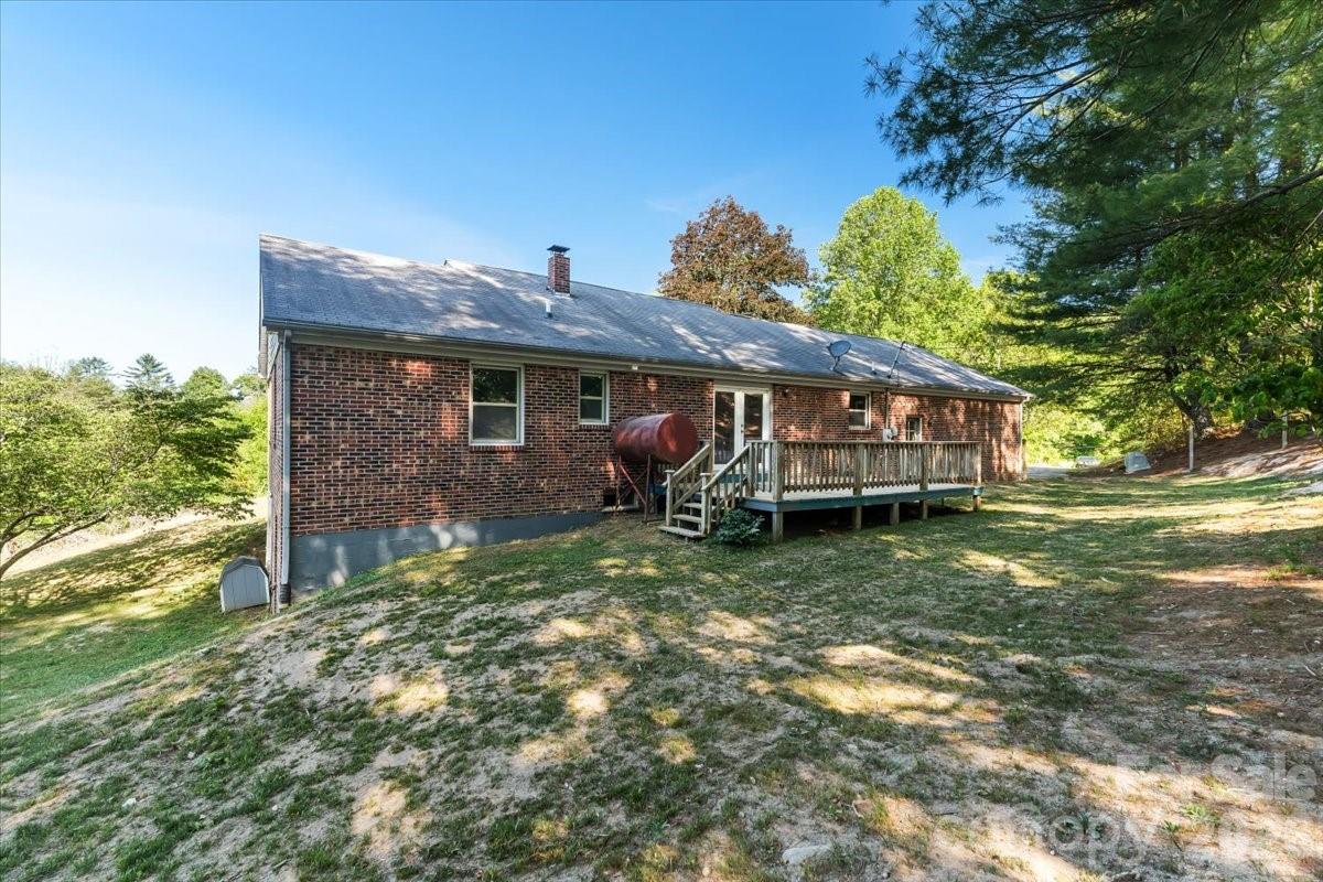 14 Jack Sullins Road Spruce Pine, NC 28777 - Photo 5 of 37 a view of a house with a yard