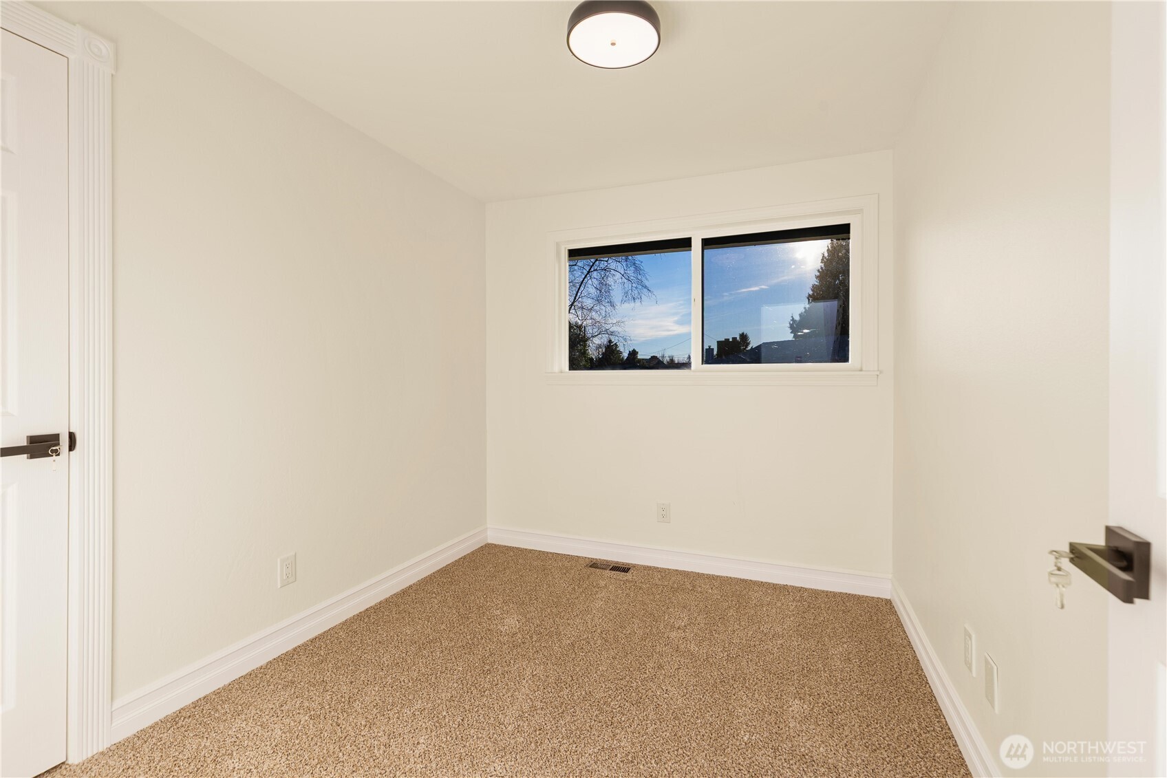 11306 25th Avenue Southwest Seattle, WA 98146 - Photo 18 of 35