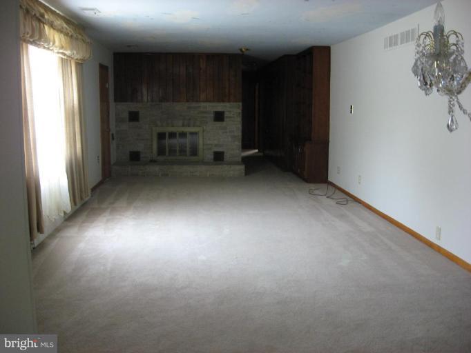 7978 Telegraph Road Severn, MD 21144 - Photo 5 of 17 Living Room