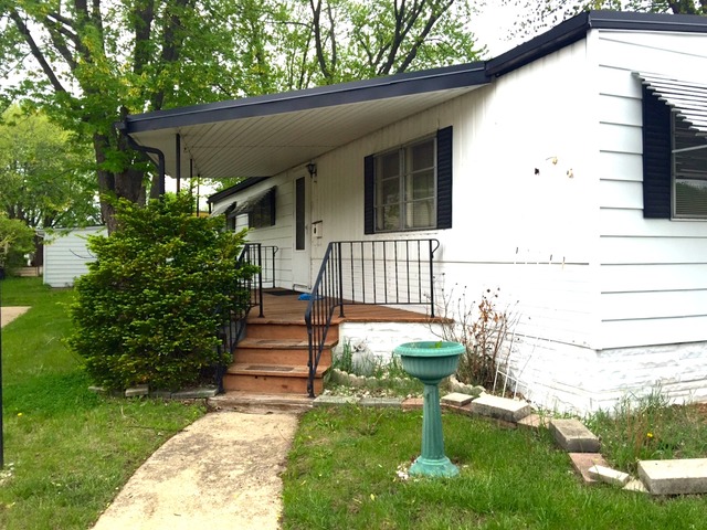 1104 Candida Road Elgin, IL 60123 - Photo 3 of 25 a front view of a house with a yard