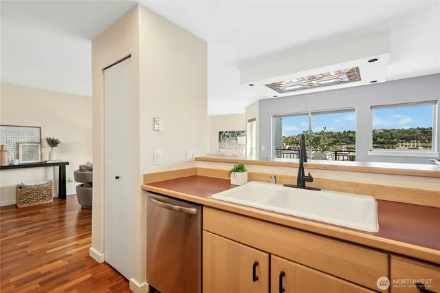 $649,000 | 701 Galer Street, Unit 808, Seattle, WA 98109