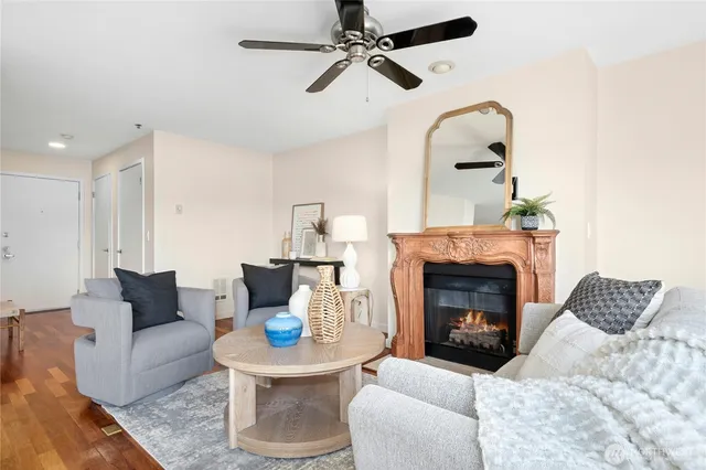 $649,000 | 701 Galer Street, Unit 808, Seattle, WA 98109