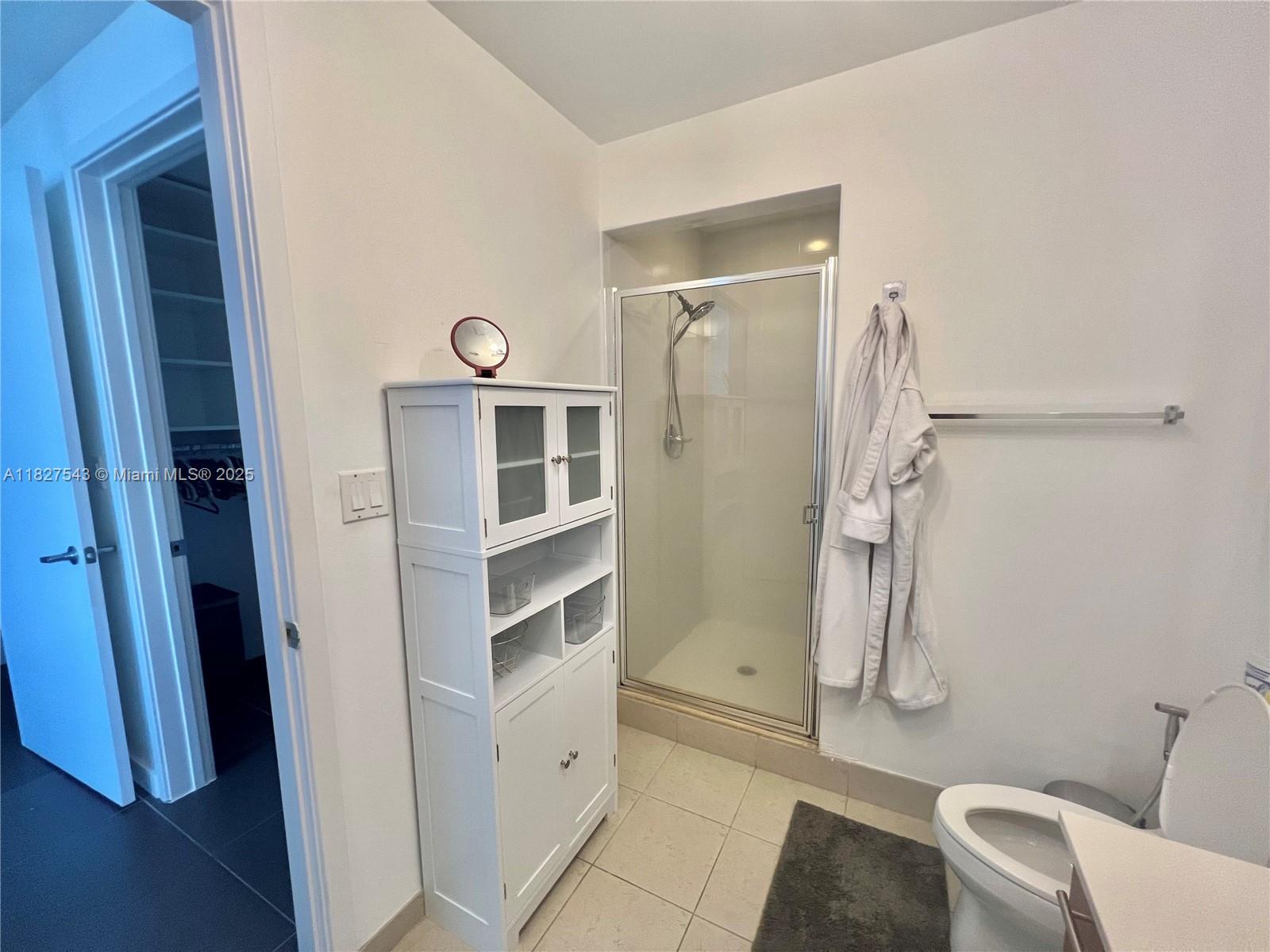 3301 Northeast 1st Avenue, Unit H2009 Miami, FL 33137 - Photo 21 of 45 a view of walk in closet