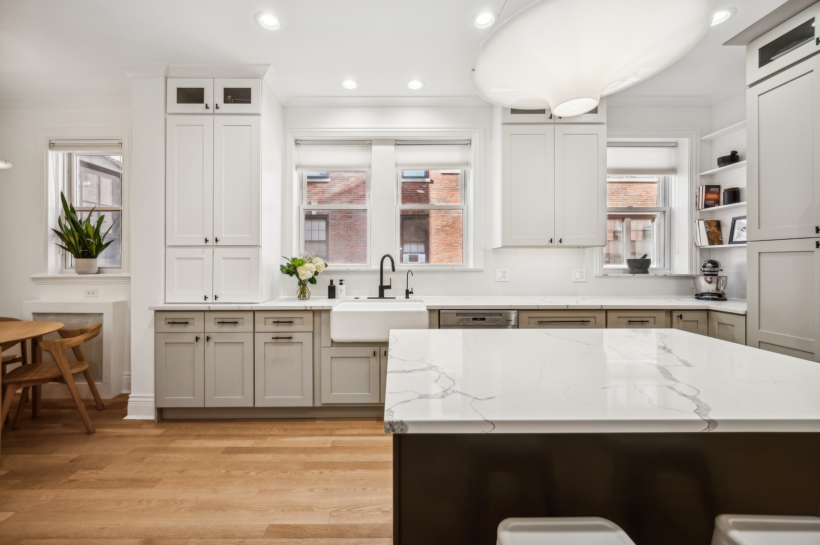 422 West Briar Place, Unit 4 Chicago, IL 60657 - Photo 11 of 22