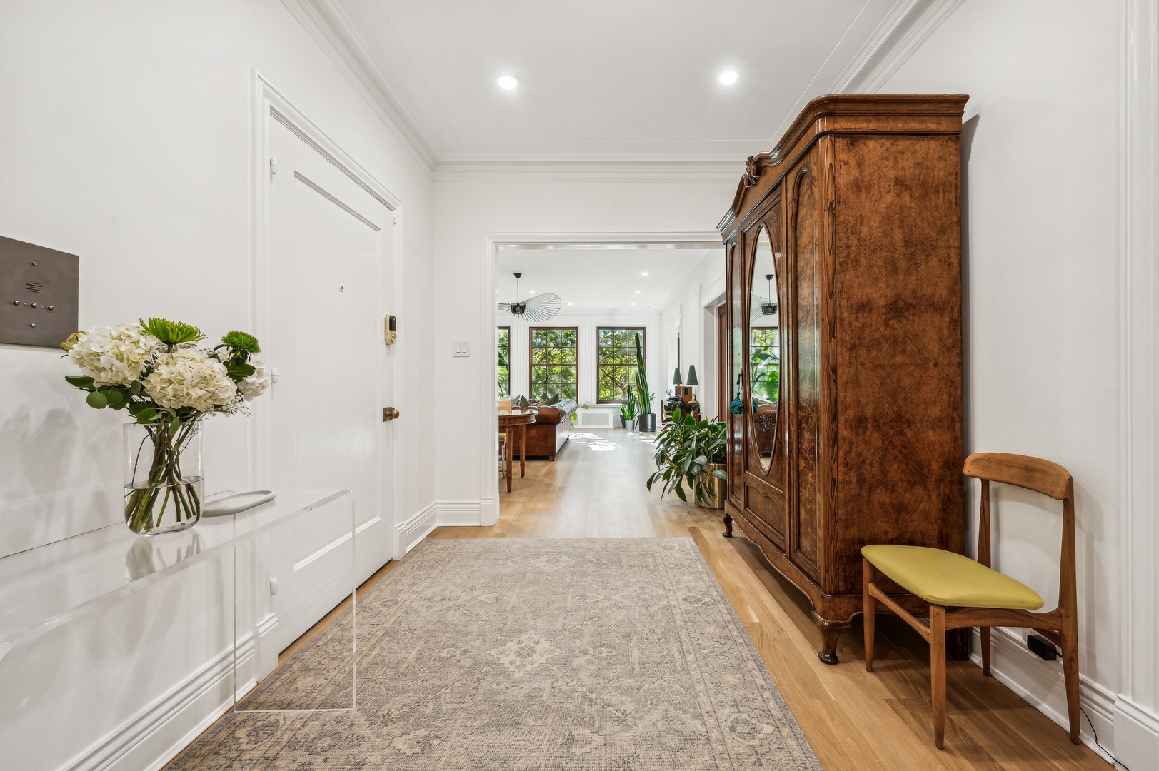 422 West Briar Place, Unit 4 Chicago, IL 60657 - Photo 3 of 22