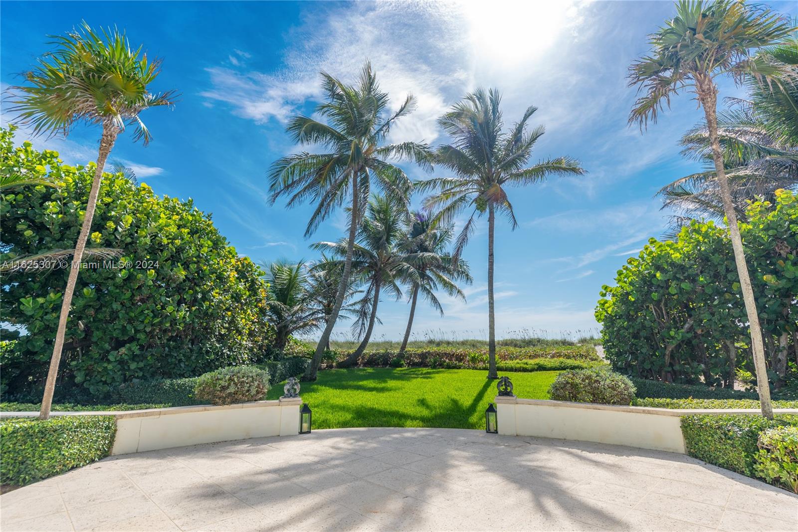 43 North Beach Road Jupiter Island, FL 33455 - Photo 29 of 34 a view of a park with a palm trees