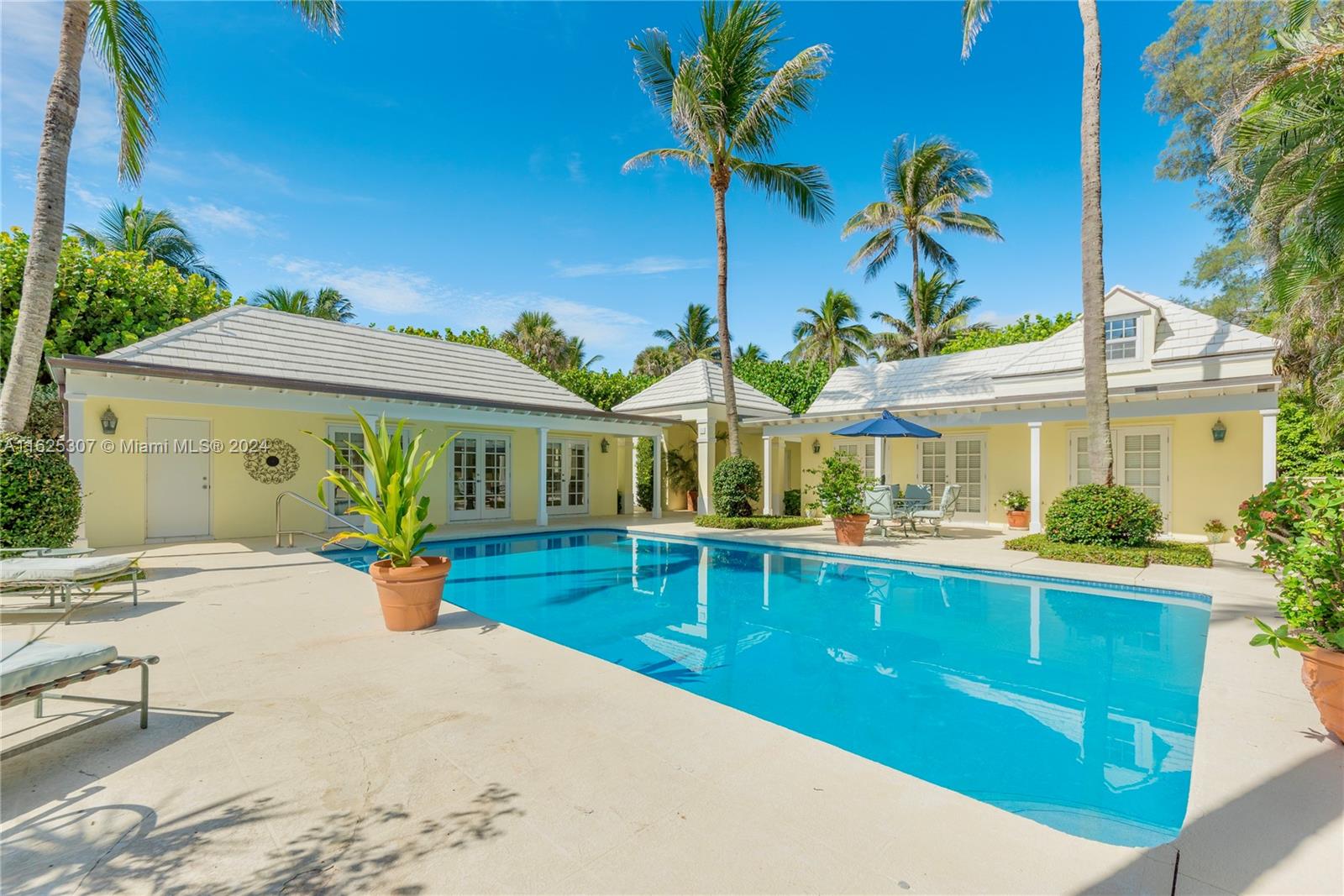 43 North Beach Road Jupiter Island, FL 33455 - Photo 3 of 34 a view of a house with a swimming pool